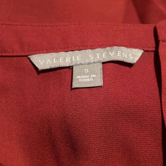 Valerie Stevens Women's Red Split Neck Long Sleeve Lace Top - Picture 8 of 8